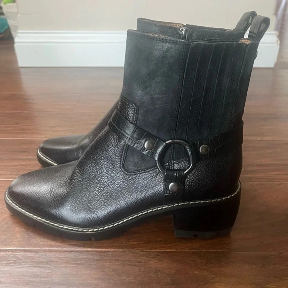 Donald Pliner Mai harness booties-NWOT Size 8.5 - Picture 1 of 9